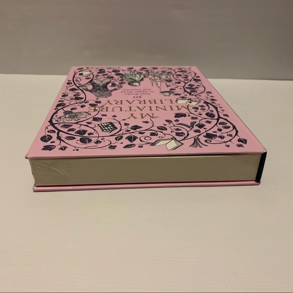 My Miniature Library - 30 Tiny Books, to Make, Read and Treasure. - Picture 13 of 16